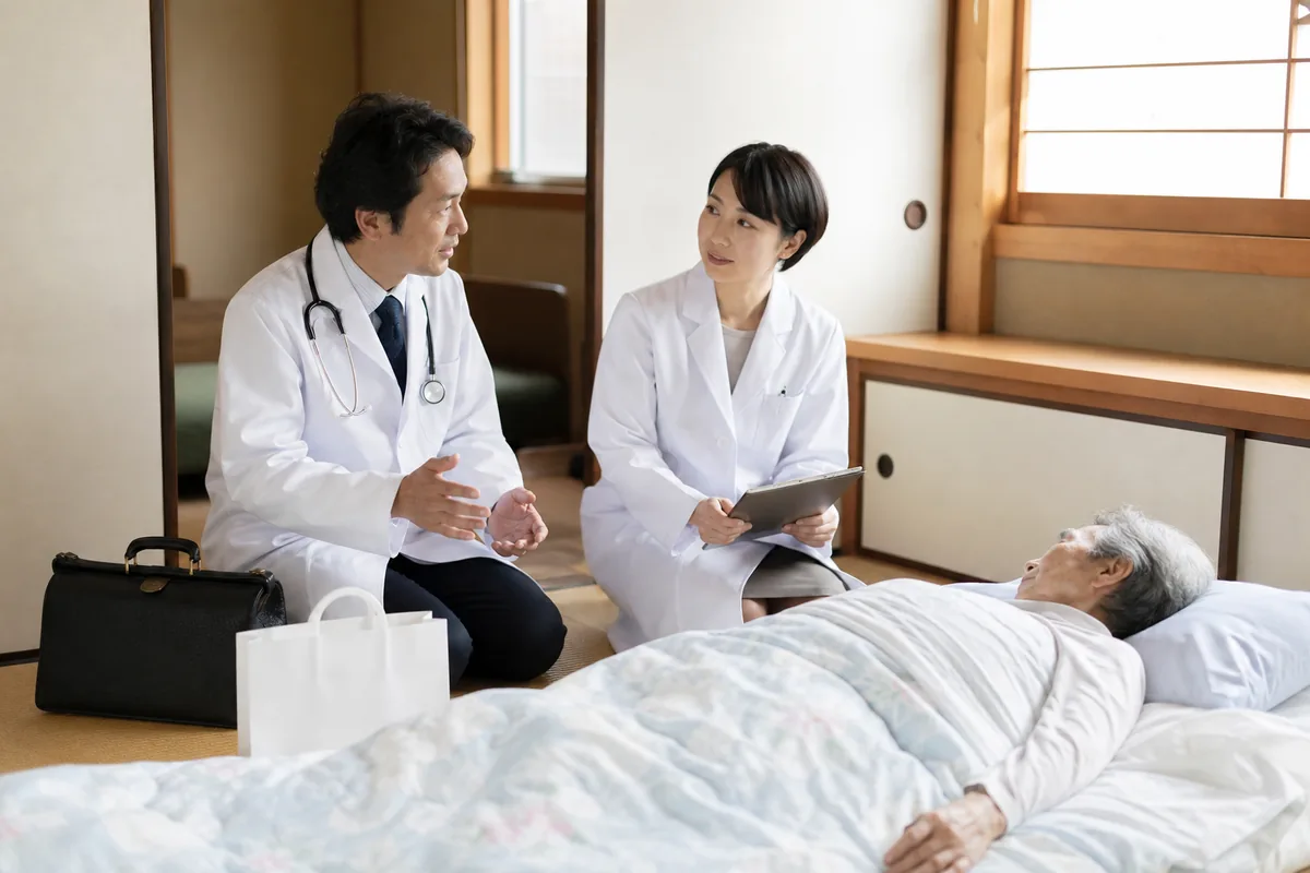医師と薬剤師が患家を同時に訪問して共同で指導する場面